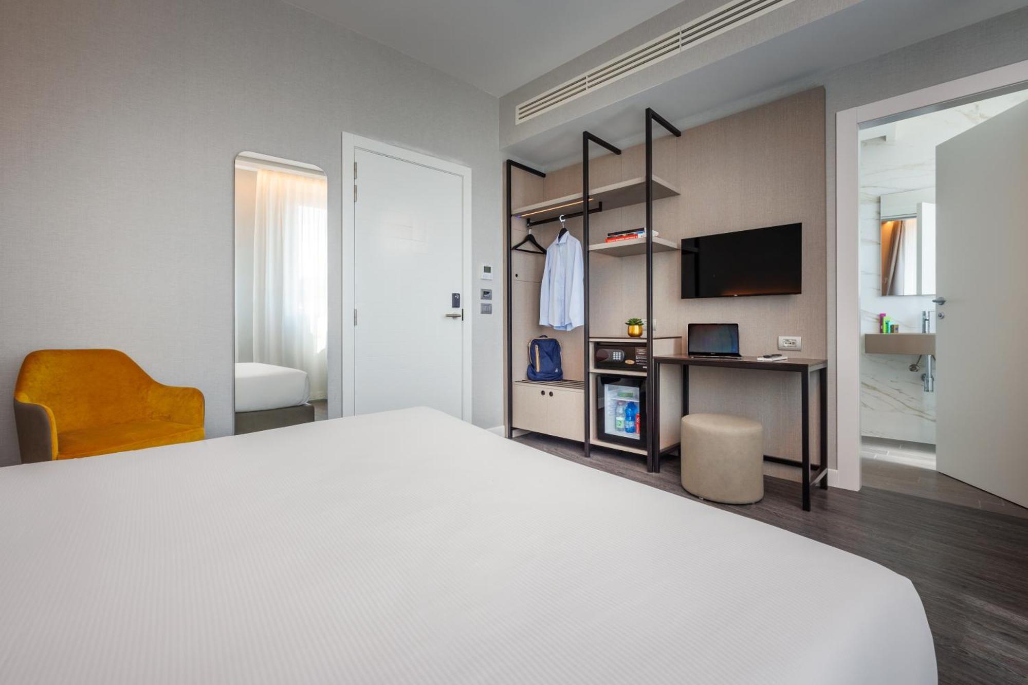 Ih Hotels Milano Centrale Exterior photo