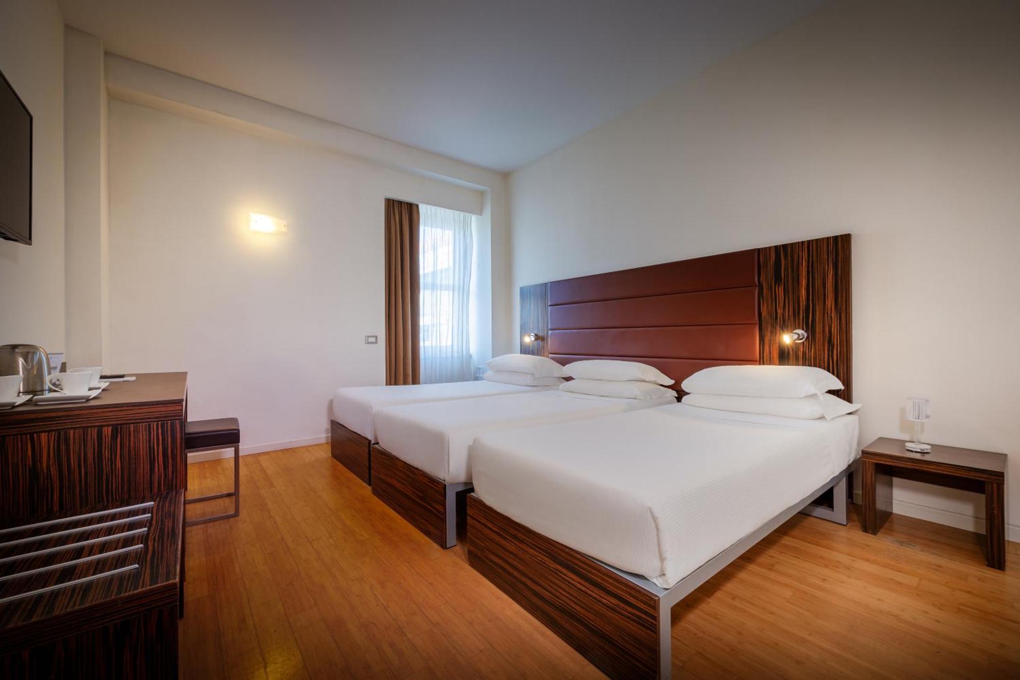 Ih Hotels Milano Centrale Exterior photo
